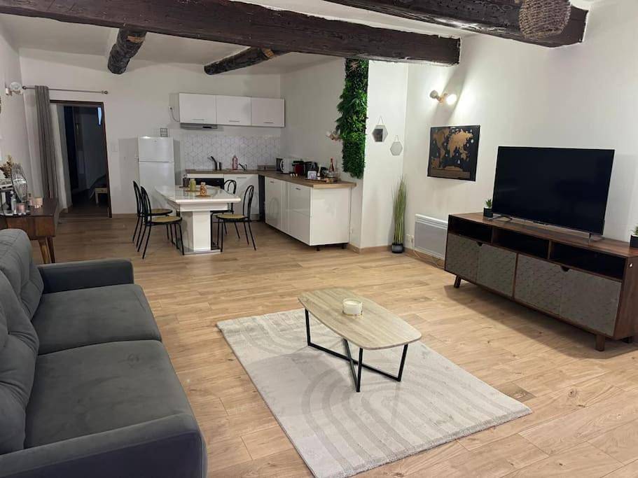 Appartement entier, Appartement T2 Cosy centre-ville in Pernes-les-Fontaines, Parc naturel régional du Mont-Ventoux