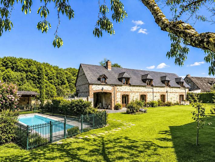 Location de vacances pour 12 personnes, avec jardin et terrasse, animaux acceptés à Ganzeville