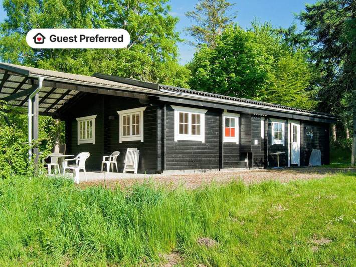 Ferieudlejning for 7 personer, med terrasse, børnevenlig i Dronningmølle