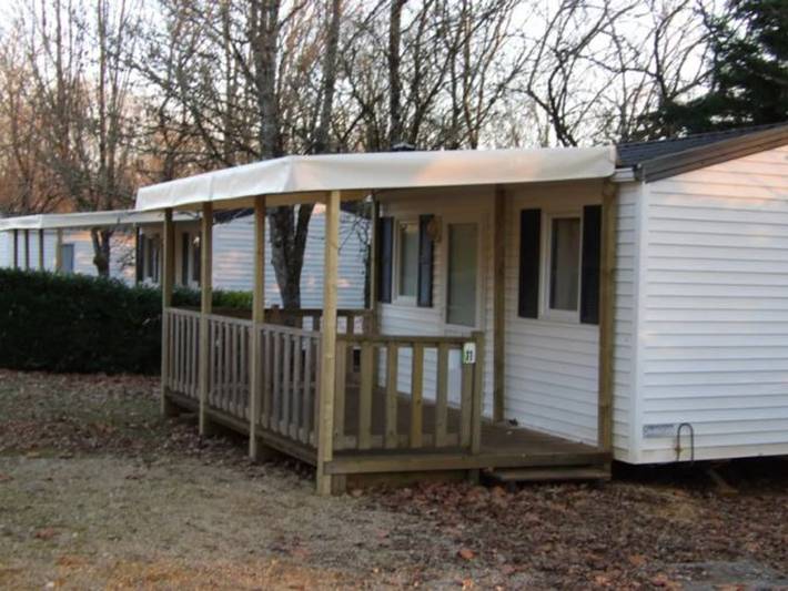 Camping pour 3 personnes, avec piscine et terrasse