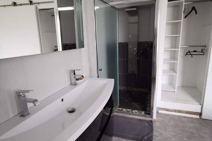 Location de vacances pour 6 personnes, avec terrasse et jardin, animaux acceptés à Saint-Georges-d'Elle - 4