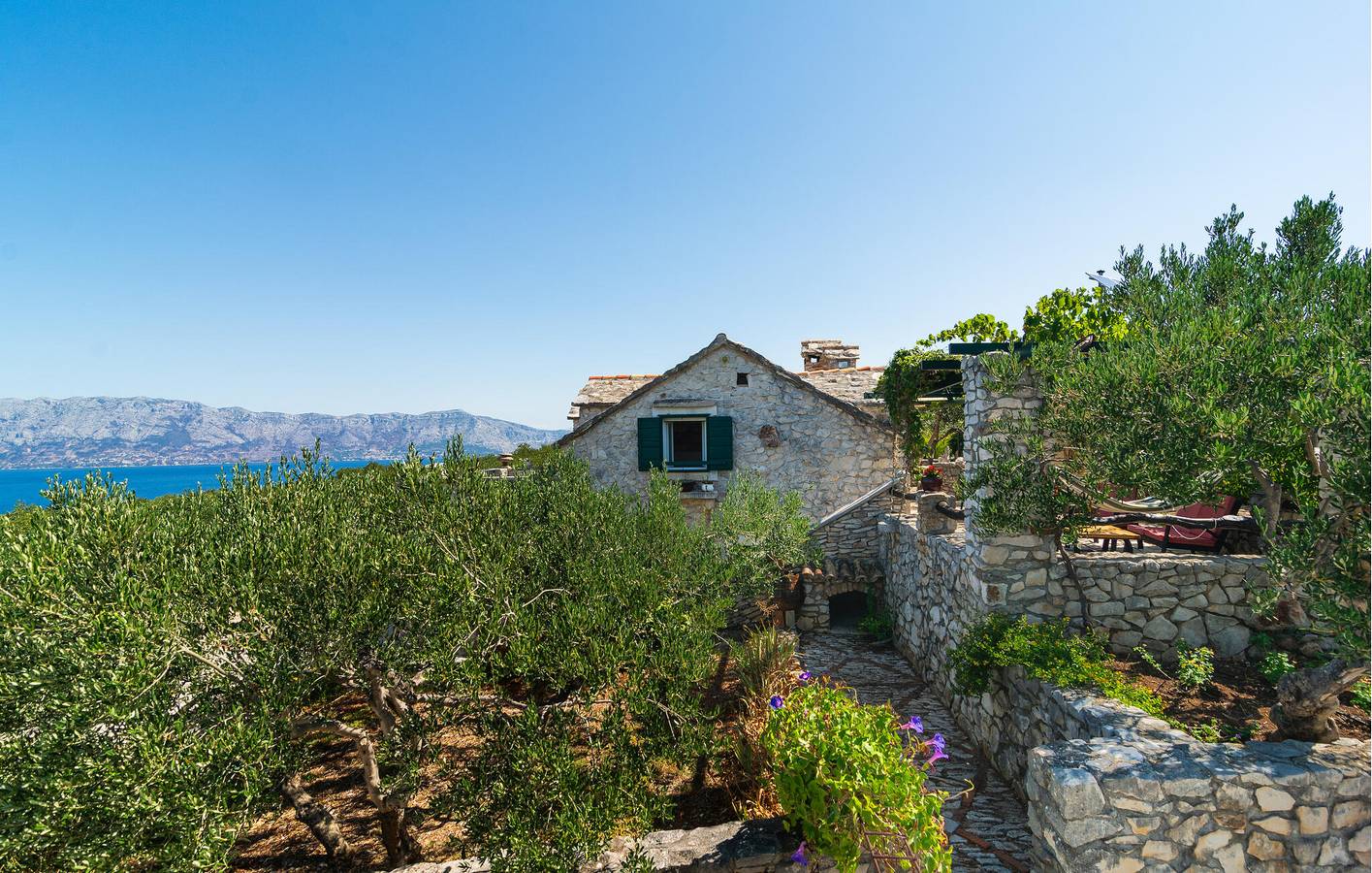 Charmantes Apartment mit Terrasse, WLAN und Strandzugang in 2 km Entfernung in Povlja, Brac