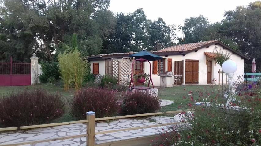 Location de vacances pour 2 personnes, avec jardin et sauna ainsi que piscine et jacuzzi à Bussac-Forêt - 4