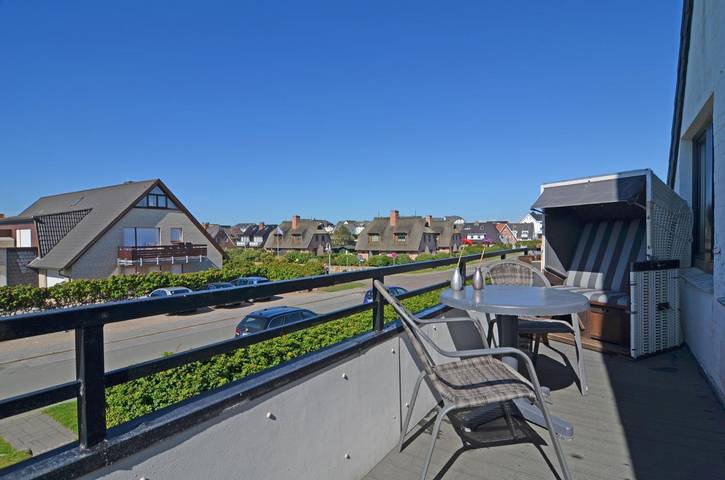 Ganze Wohnung, Helle und strandnahe Ferienwohnung in Wenningstedt mit Balkon und Strandkorb. in Nordfriesische Inseln (Schleswig-Holstein) (Schleswig-Holstein), Wenningstedt