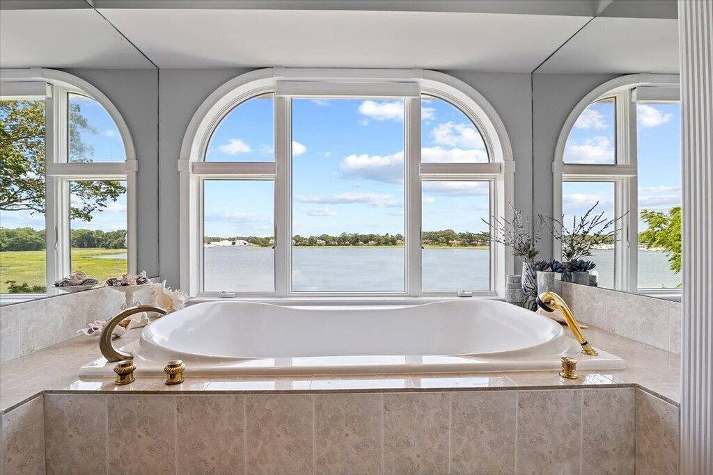 Amazing Getaway ~ Privatstrand, schöne Waterfront & Whirlpool in Branford (CT), Connecticut