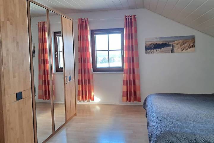 Apartamento inteiro, Quiet vacation apartment with a view of the mountains in Bischofsmais, Baviera Oriental