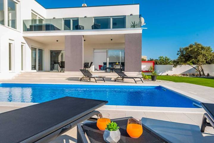 Ferienhaus für 8 Personen, mit Balkon und Meerblick sowie Terrasse und Whirlpool in Vrsi - 3