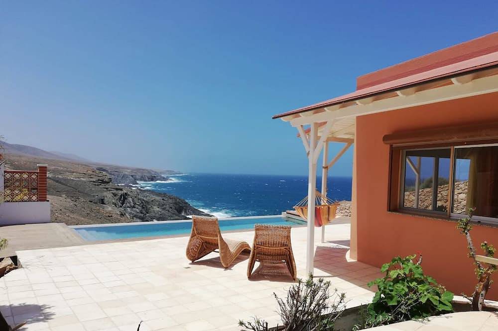 Casa  Evelmar en primera línea de costa en Parque Natural de Betancuria in Playa Valle de Santa Inés, Betancuria