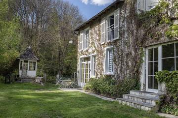 Gîte pour 2 personnes, avec jardin ainsi que balcon et piscine à Aleu