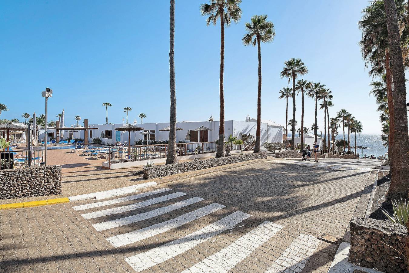 Entire apartment, Apartment 'Flamingo 62' with Private Terrace & Shared Pool in Playa Blanca, Yaiza