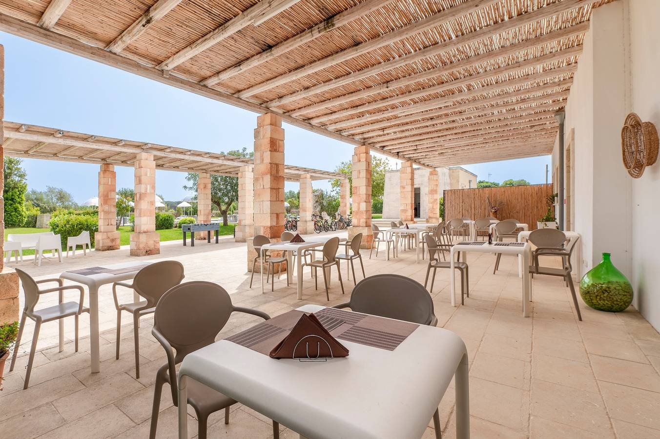 Entire apartment, Apartment 'Tenuta Vigna Corallo - Mimosa' with Shared Pool, Wi-Fi and Air Conditioning in Baia dei Turchi, Otranto region