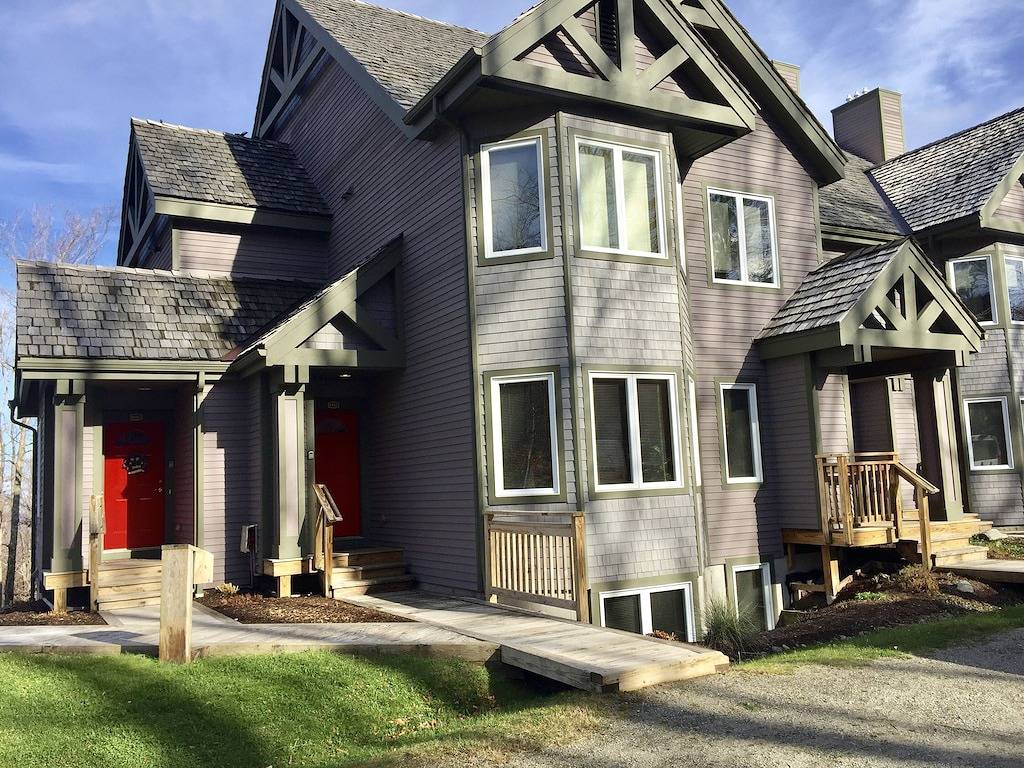 Ganze Wohnung, Schöne Ski-in, Ski-out-2-Br Village Condo in Jay Peak, direkt am Wanderweg! in Jay Peak