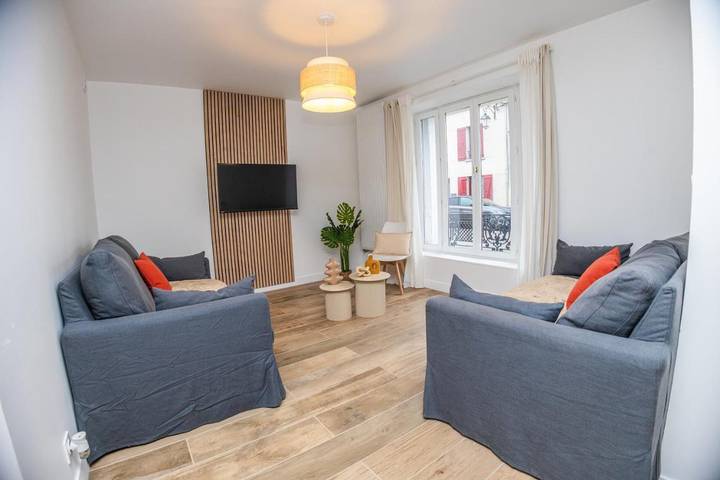 Location de vacances pour 16 personnes, avec vue à Villeneuve-le-Comte - 3