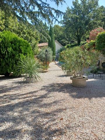 Gîte pour 2 personnes, avec jardin et vue, animaux acceptés à Sablet