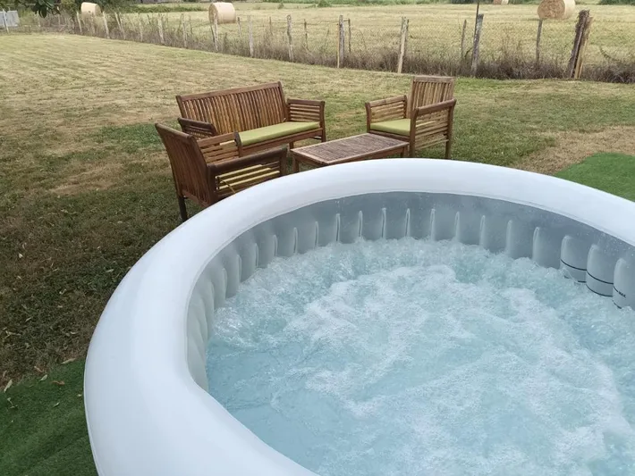 Casa de vacaciones para 8 personas, con terraza además de jardín y jacuzzi - 1