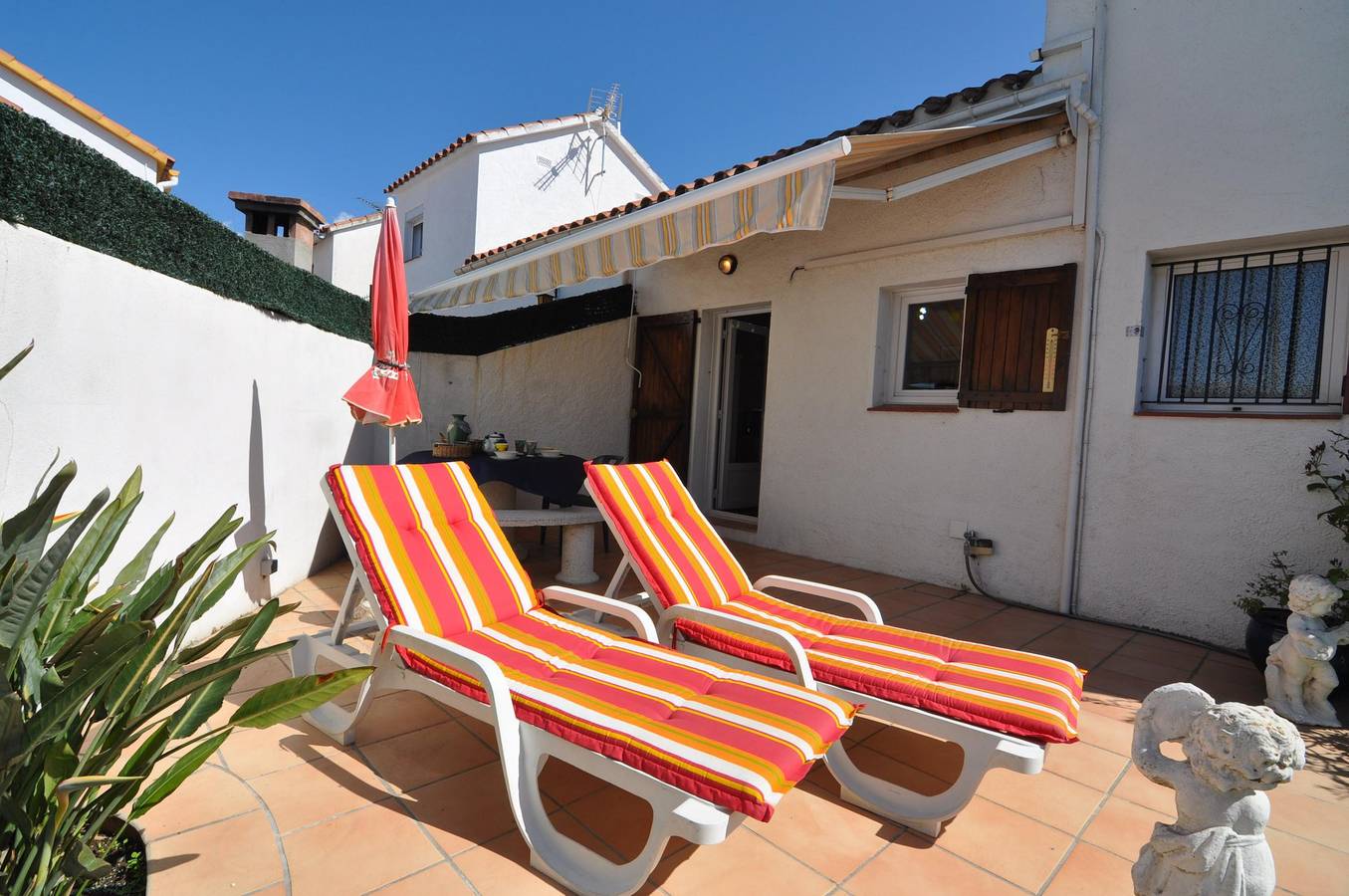 Casa Rural para 6 Personas en El Mas Mates, Roses