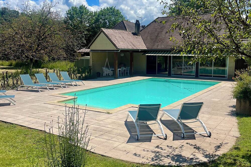 Chez Julie & Thomas charming house ac swimming pool near Rocamadour Padirac 15pers in Prudhomat, Lot