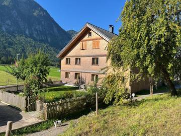 Ferienwohnung für 4 Personen, mit Terrasse und Garten sowie Ausblick in Schnepfau
