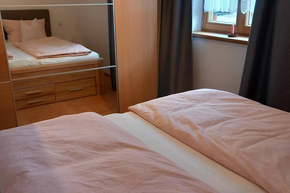 Ganze Wohnung, Ferienwohnung bis 2 Personen, Erdgeschoss in Bad Feilnbach, Alpenland Tegernsee Schliersee