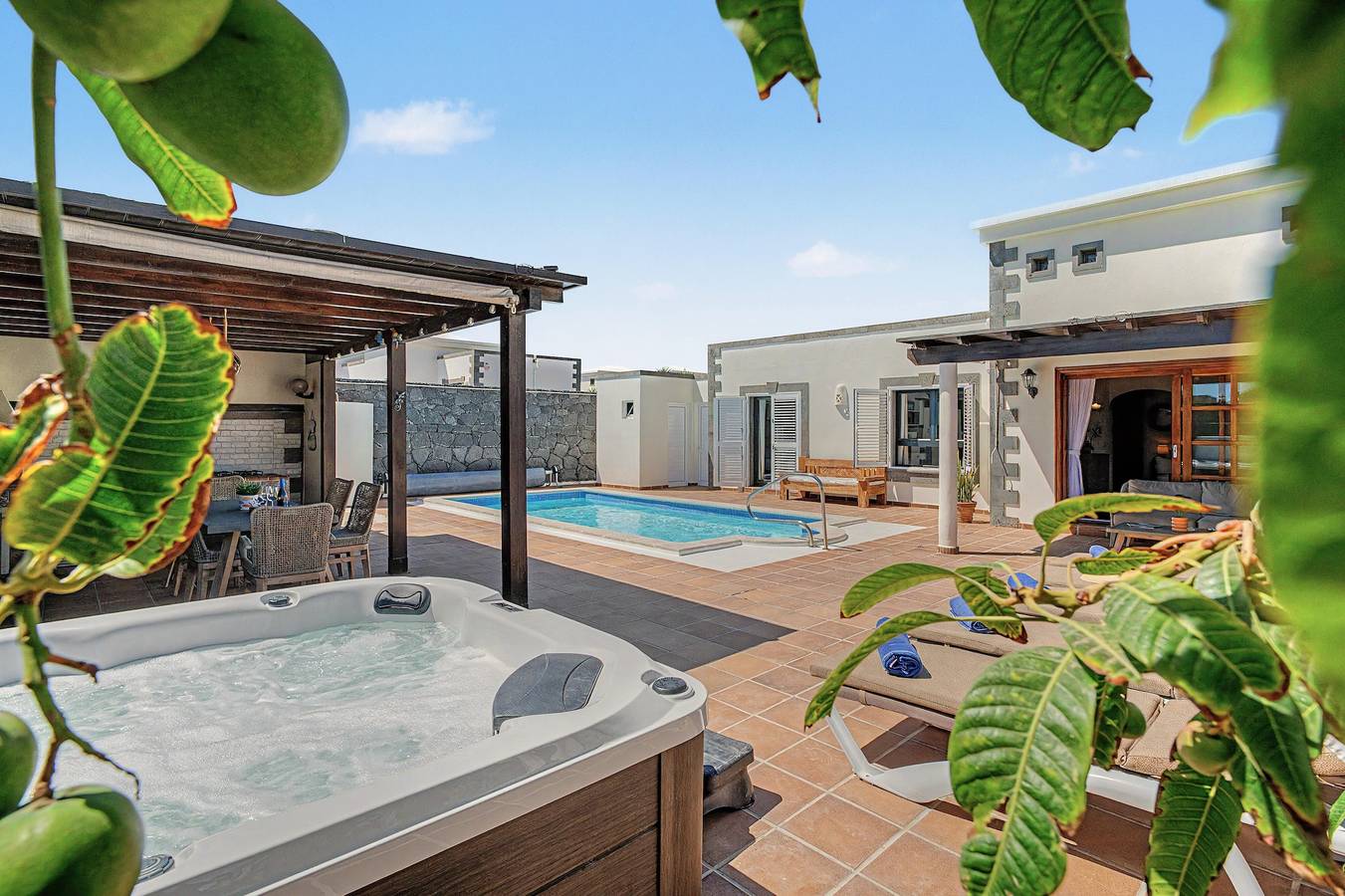 Villa Eire – Luxusvilla mit Bergblick, Wlan & Klimaanlage in Montaña Roja, Yaiza