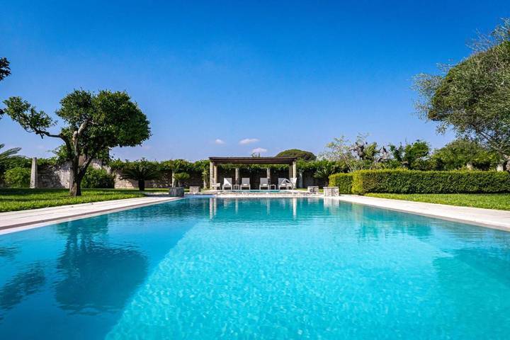 Villa per 16 persone, con Terrazza e Giardino nonché Piscina a Ruffano