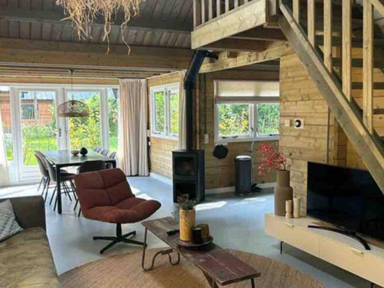 Sfeervol ingericht houten huis met hottub in bos in Soesterberg, Provincie Utrecht