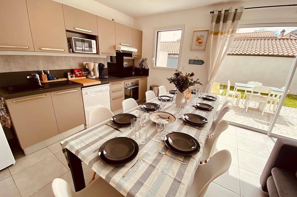 Modern house with 4 bedrooms, garden, and parking space near La Rochelle! in Aytré, La Rochelle und Umgebung