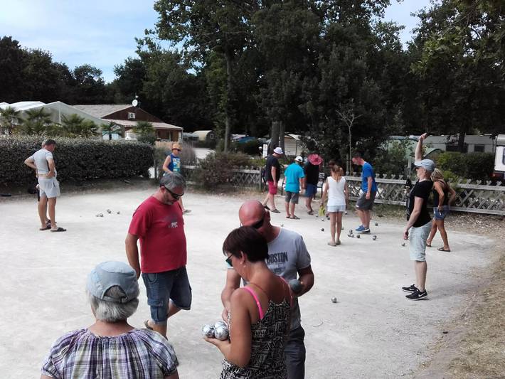 Camping pour 4 personnes, avec piscine, animaux acceptés dans Côte de Beauté