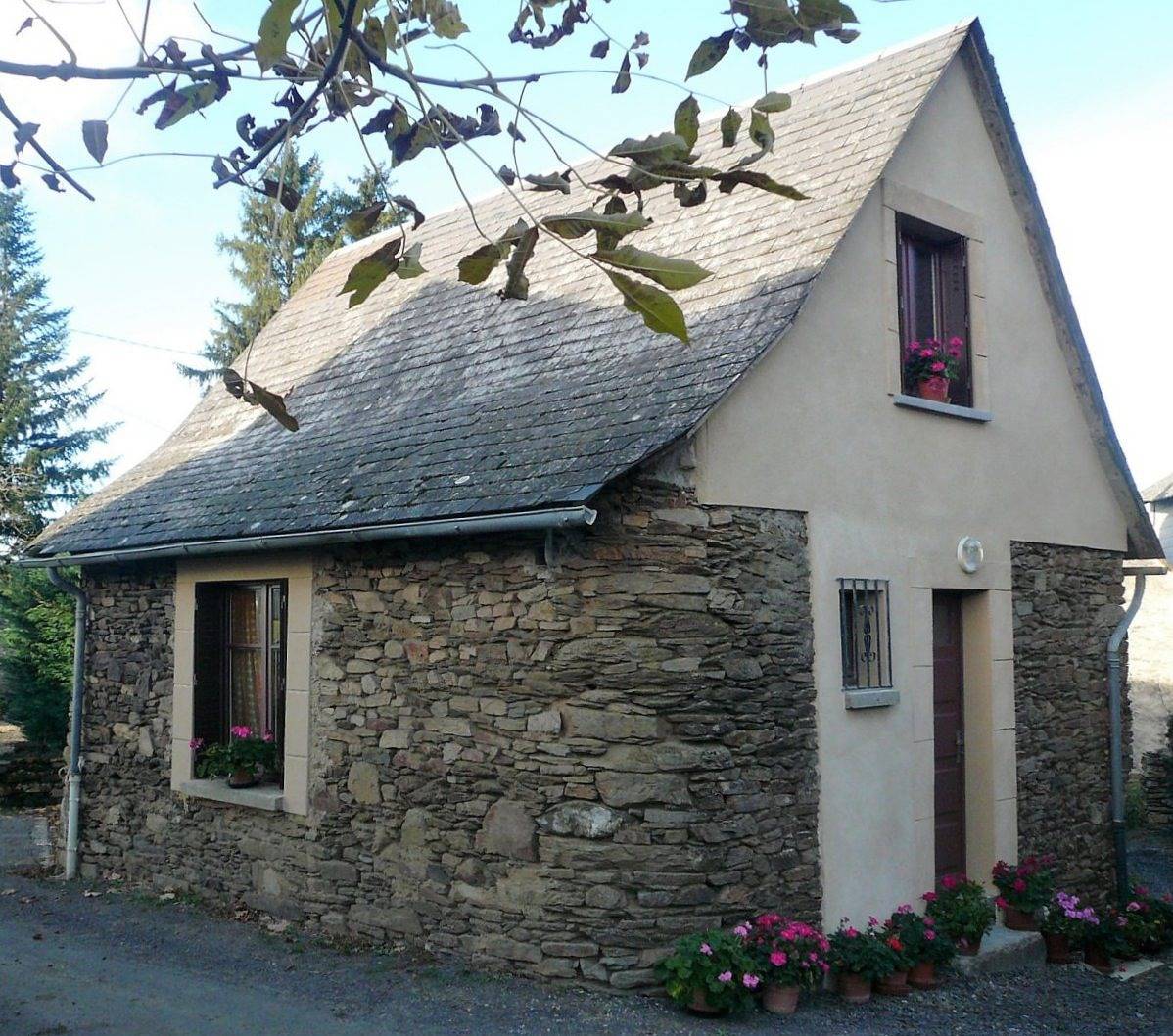 Gîte 2 pers. situé dans le parc naturel régional de l'Aubrac in Castelnau-de-Mandailles, Massif central