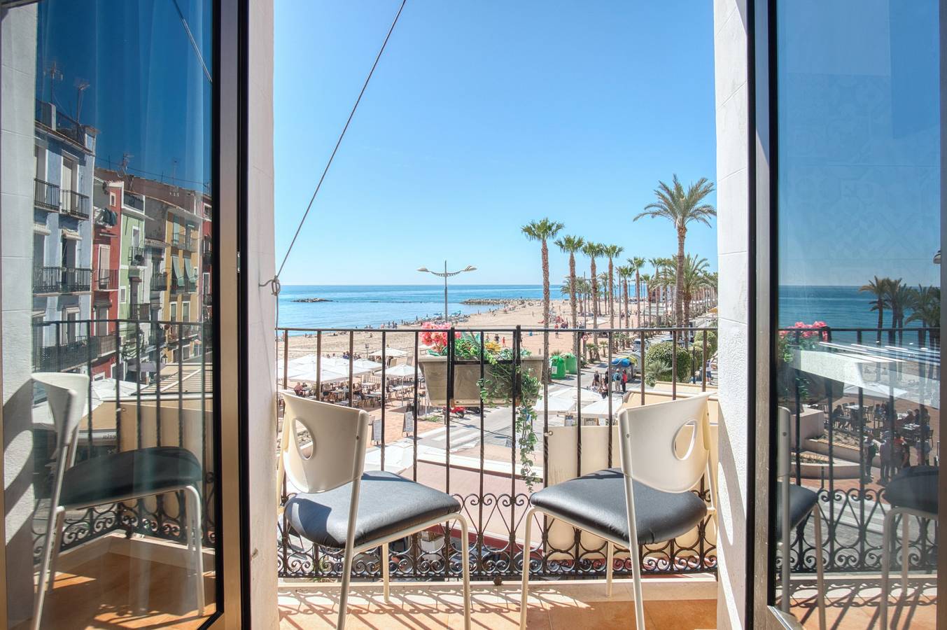 Apartamento entero, Apartamento 'Casa amarilla del mar piso 2' con vistas al mar, Wi-Fi y aire acondicionado in Villajoyosa, Costa Blanca