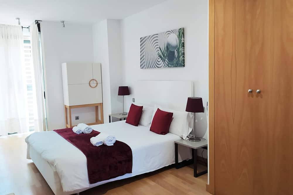 Entire apartment, Las Tablas - 3 Bedrooms with terrace in Punto de Atención al Ciudadano, Madrid