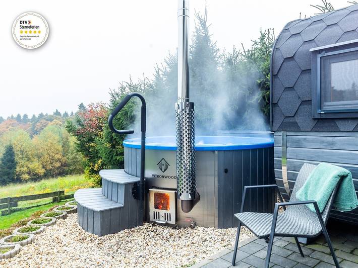 Ferienhaus für 8 Personen, mit Balkon und Whirlpool sowie Garten und Kinderpool in Langewiese, Winterberg