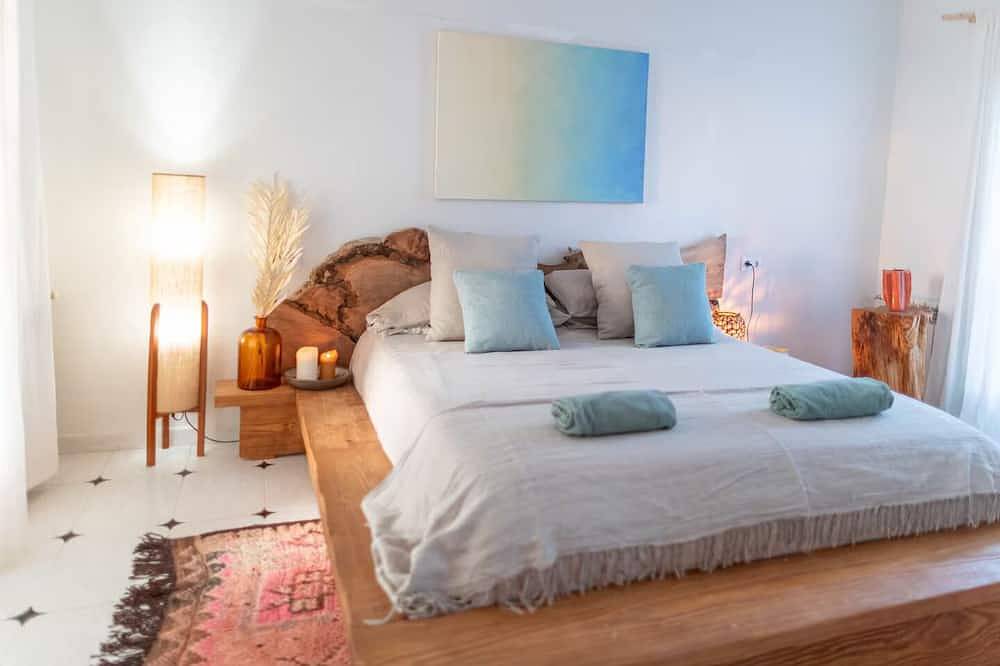 Casa Datscha: A 14-Bed Villa with Stunning Ocean and Mountain Views! in Cala Saladeta, Sant Antoni de Portmany