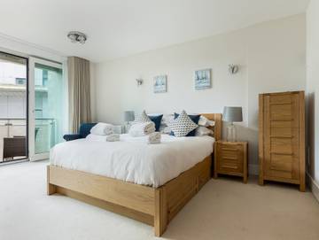 Log Cabin for 4 People in Poole, Poole Harbour, Photo 3