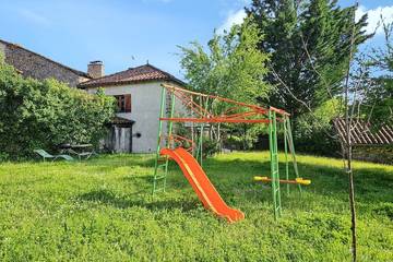 Gîte pour 4 personnes, avec jardin et terrasse à Peyrusse-le-Roc