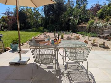 Gîte pour 4 personnes, avec jardin ainsi que piscine et terrasse à Roquefort-les-Pins