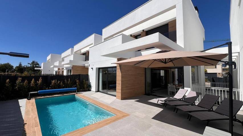 Chalet para 6 personas, con jardín además de vistas y piscina - 1