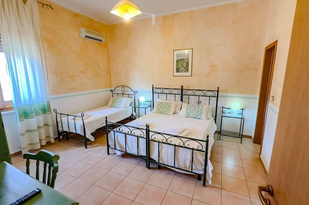 Entire apartment, Su Recreu 'E Mare 204- Triple room in Bosa Marina, Planargia