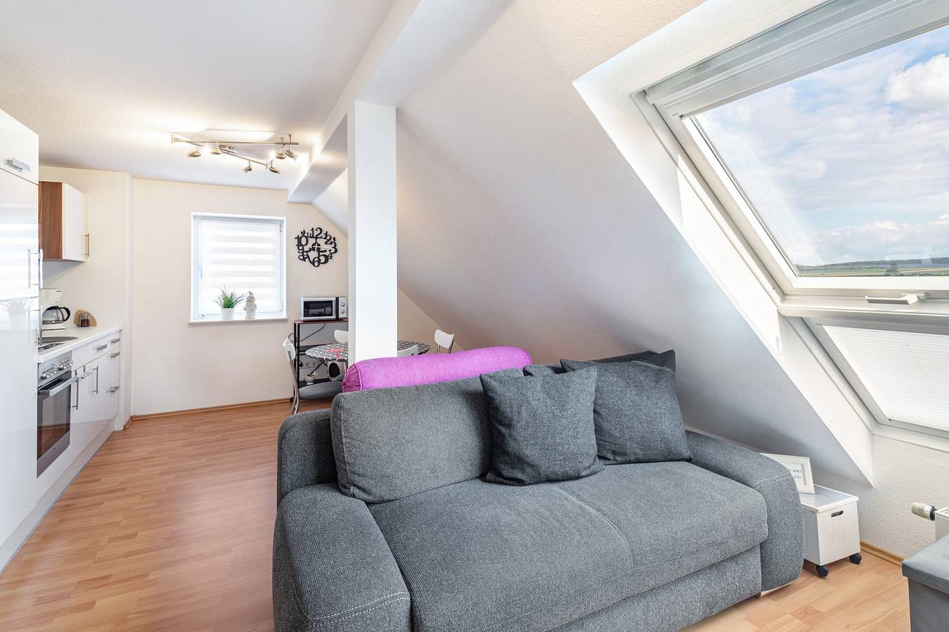 Ganze Wohnung, Ferienwohnung 'Dinas Dach' mit Wlan und Klimaanlage in Gudensberg, Schwalm-Eder-Kreis
