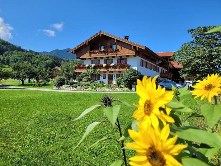 Ferienwohnung für 5 Personen, mit Balkon und Terrasse sowie Garten und Seeblick in Rottau