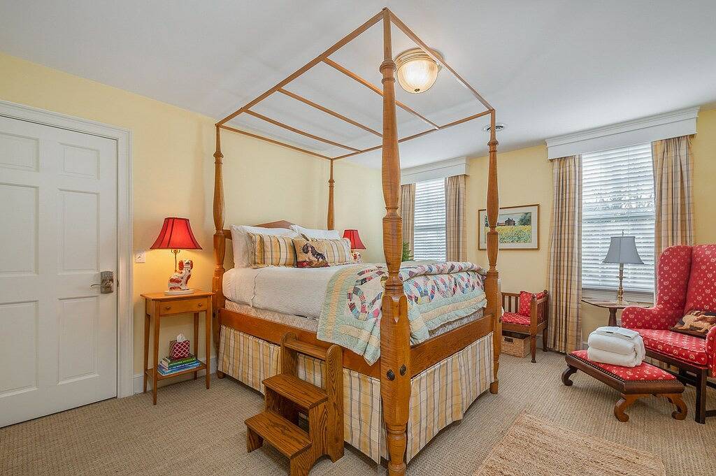 Laurelwood of Tryon | Distinctive Old-World Luxury Including a Pool, Hot Tub, and Game Room in Tryon, Polk County NC