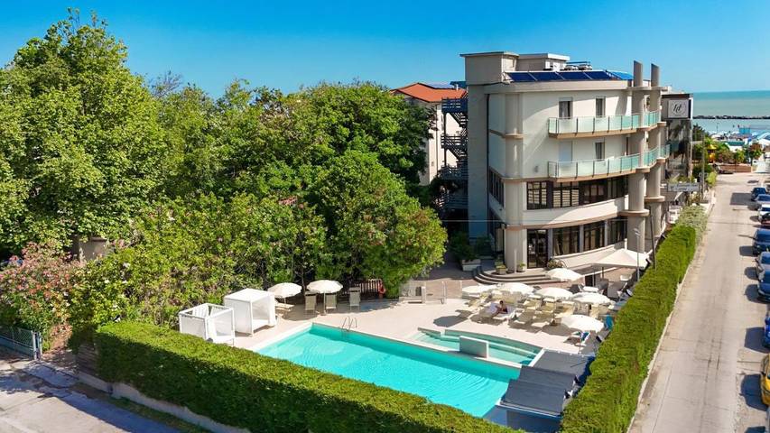 Hôtel pour 5 personnes, avec piscine et jardin