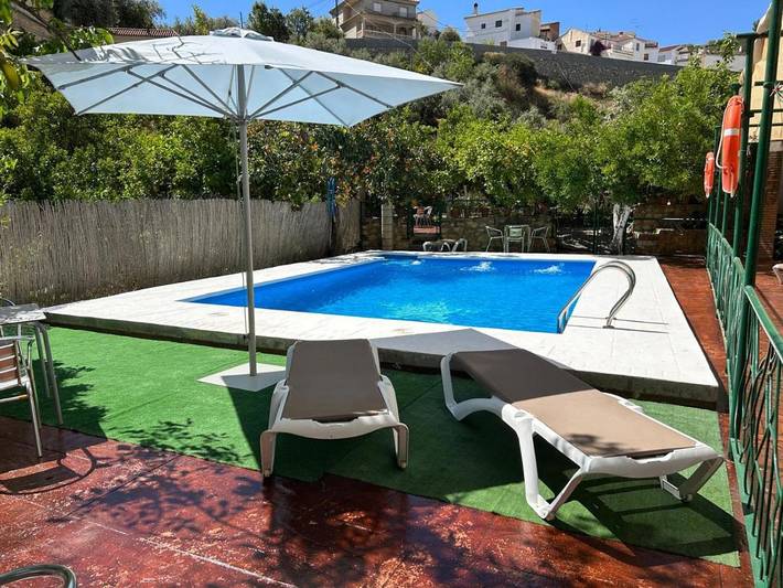 Hôtel pour 2 personnes, avec Terrasse et Jardin ainsi que Piscine et Vue dans Restabal