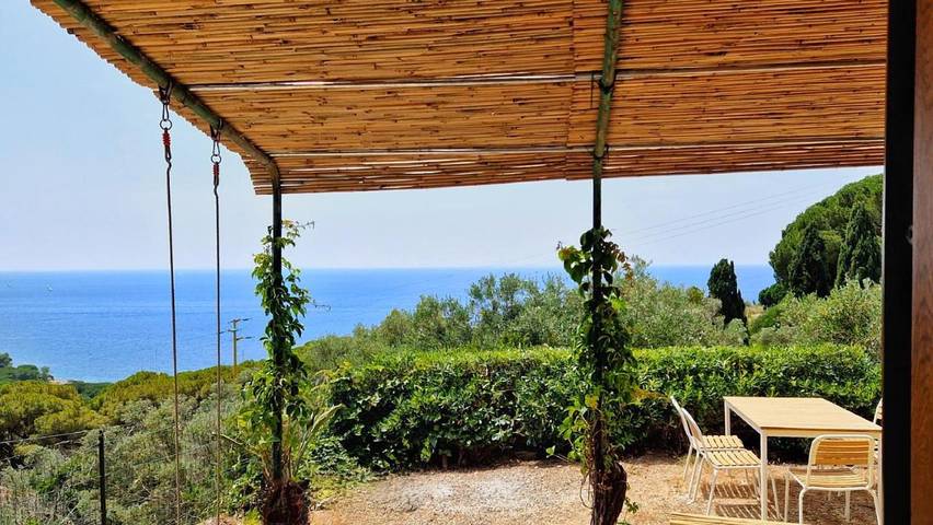 Villa per 6 persone, con terrazza e panorama nonché giardino in Capoliveri