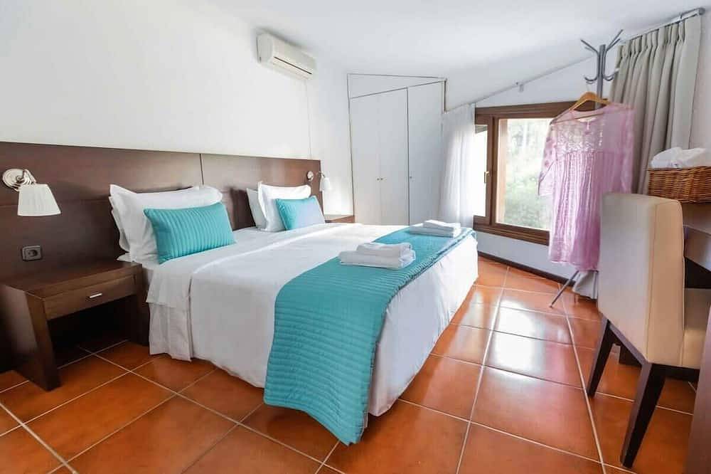 Sparkling Sani Getaway - Nefeli's Summer Paradise in Sane, Cassandra