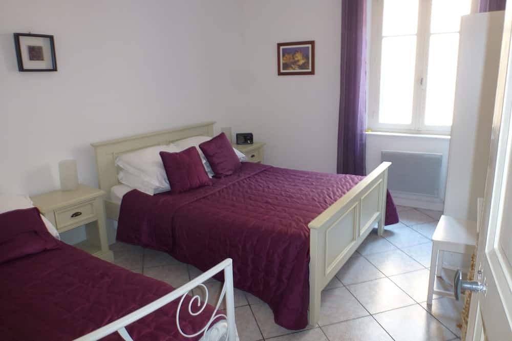 Goed uitgerust huis aan voet van middeleeuwse stad met garage, wifi en 2 doucheruimtes in Carcassonne, Vinisce