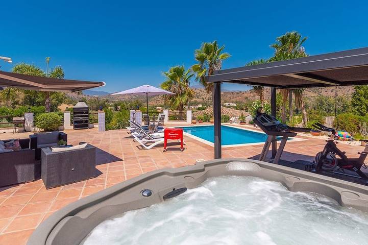 Ferienhaus für 6 Personen, mit Garten und Whirlpool in Coín