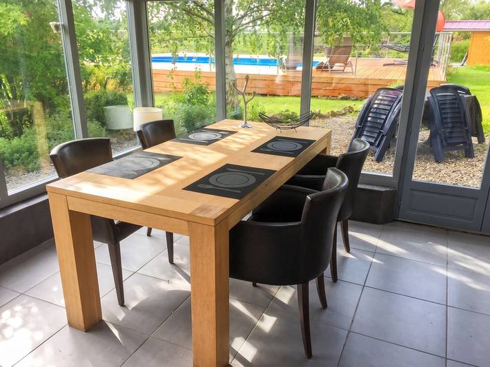 Encantadora casa en Charron con piscina compartida in Región de Aubusson