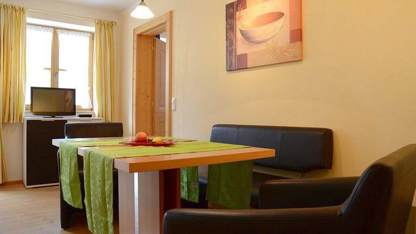 Ferienwohnung für 3 Personen, mit Balkon und Terrasse sowie Garten und Ausblick in Tirol - 4