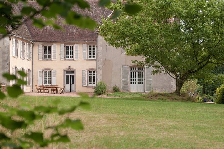Gîte pour 16 personnes, avec jardin et vue à Larochemillay - 2